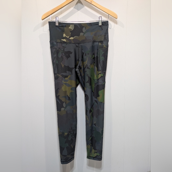 Old Navy Go Dry Active Elevate Leggings Camo High Waist Side Pockets Size Medium - Picture 5 of 5